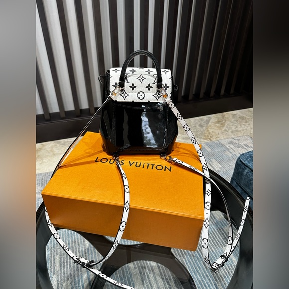 Louis Vuitton Hot Springs Patent Leather Packpack - Picture 4 of 13